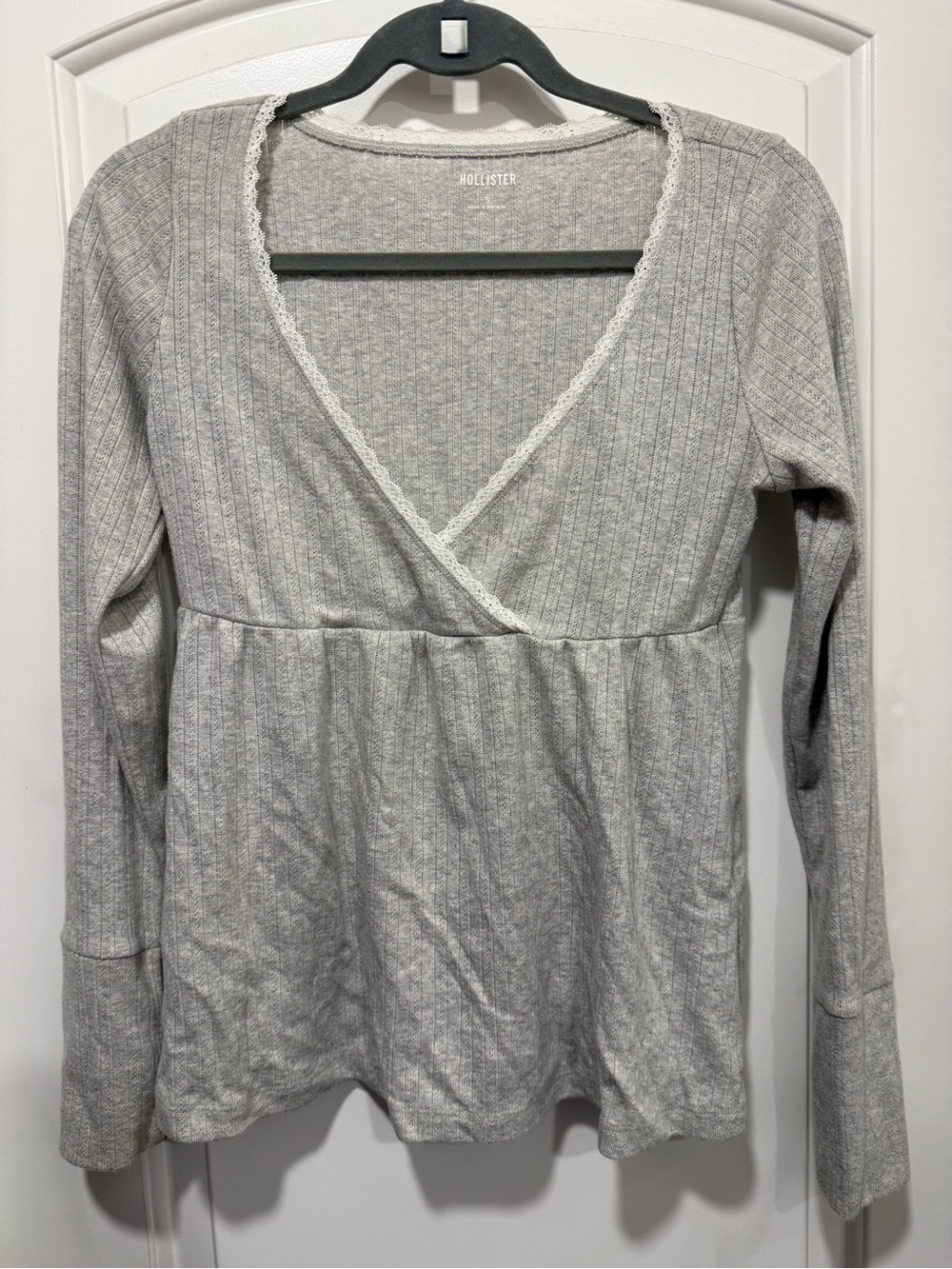 Hollister Women's Light Gray Ribbed Wrap Long-Sleeve Top. Size Small.